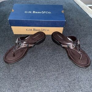 G.H. Bass & co size 7 sandals